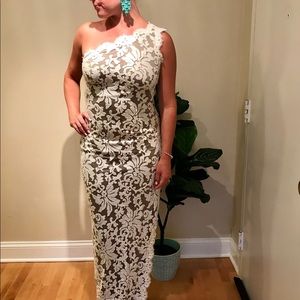 STUNNING Tadashi Shoji! Belle of the Ball 💎